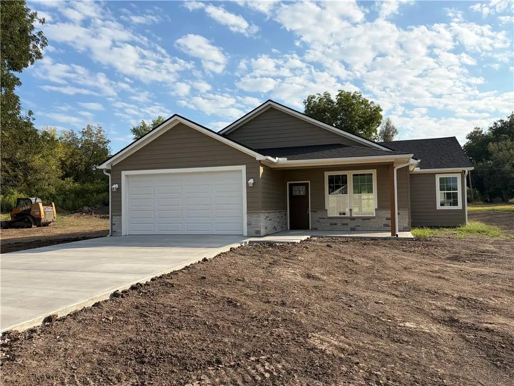 102 W 4th Street, Creighton, MO 64739 - #1