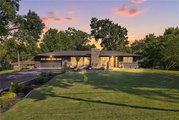 6004 NW Crystal Pool Drive, Platte Woods, MO 64151