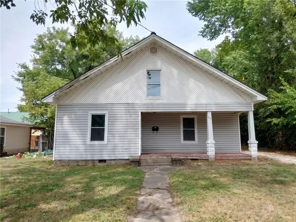 407 E Hickory Street, Nevada, MO 64772
