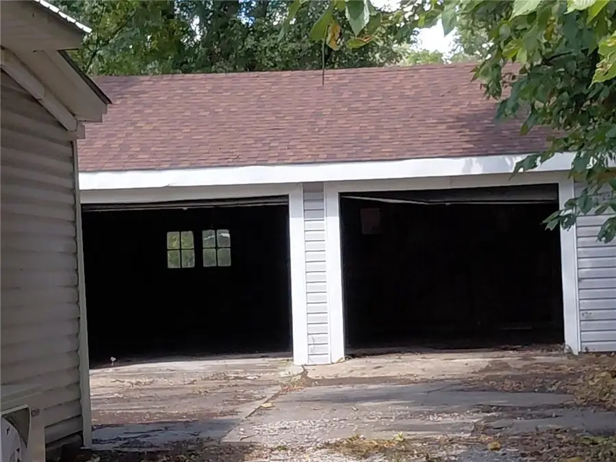 407 E Hickory Street, Nevada, MO 64772 - #2
