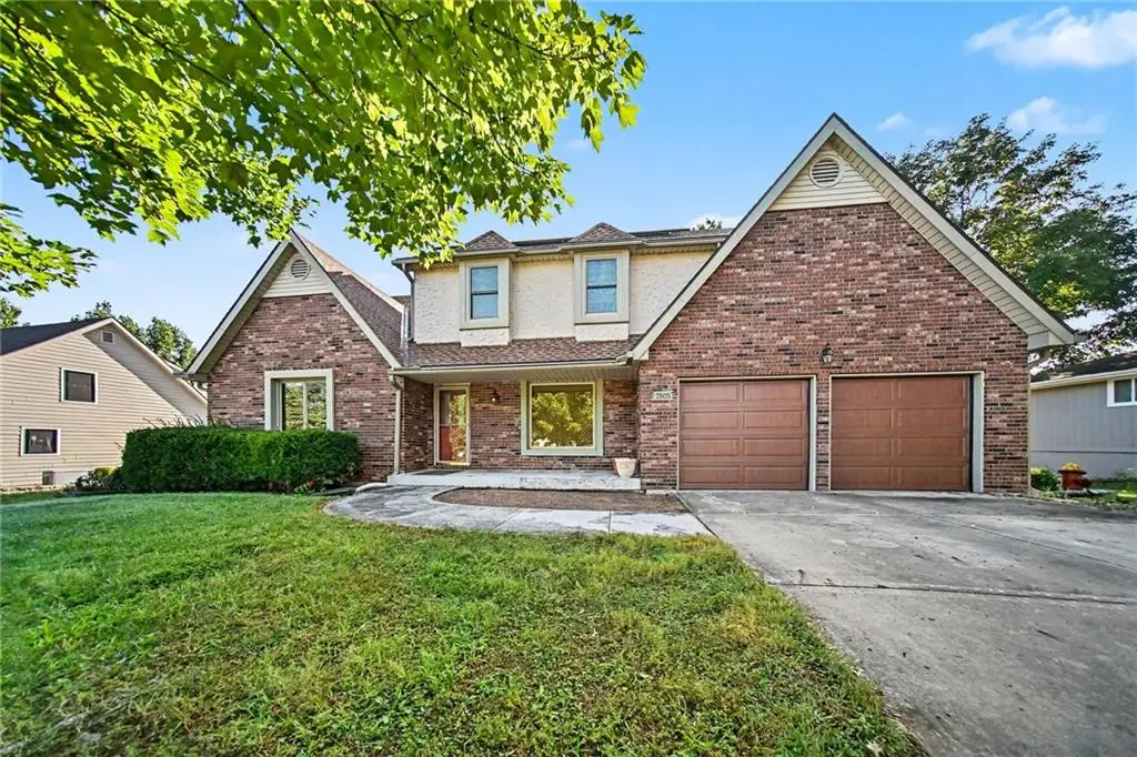 7605 NW Roberts Road, Weatherby Lake, MO 64152 - #1