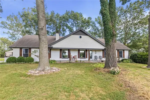 13105 S Lakeshore Drive, Olathe, KS 66061