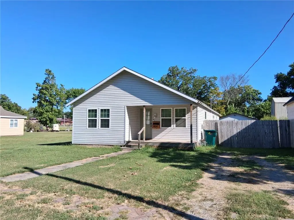404 & 406 W Buffalo Street, Girard, KS 66743 - #1