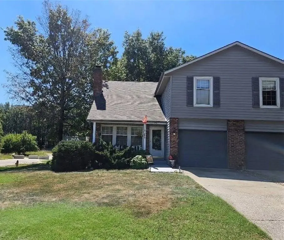 201 W Foxwood Drive, Raymore, MO 64083 - #1