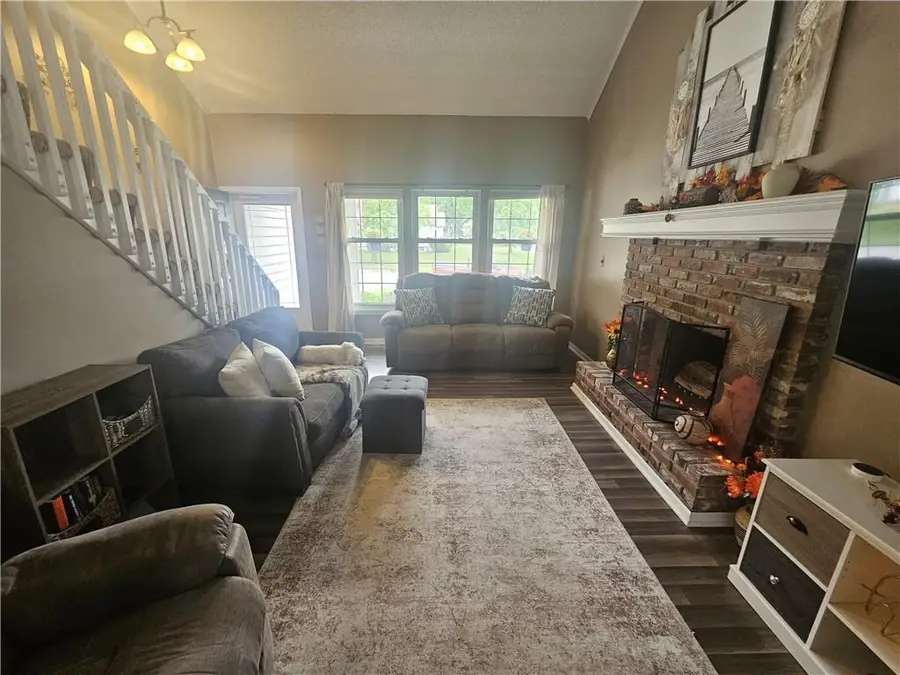 201 W Foxwood Drive, Raymore, MO 64083 - #2