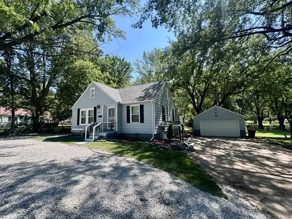 6315 E Red Bridge Road, Kansas City, MO 64134