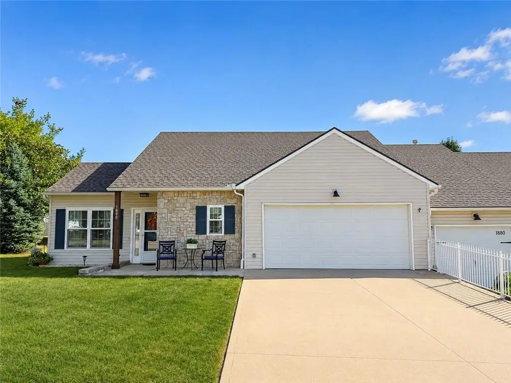 1890 Fall Creek Drive, Tonganoxie, KS 66086 - #1