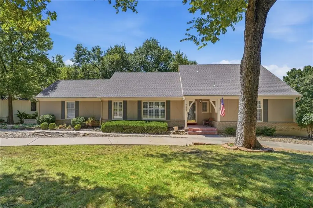 7507 W 101 Terrace, Overland Park, KS 66212 - #1