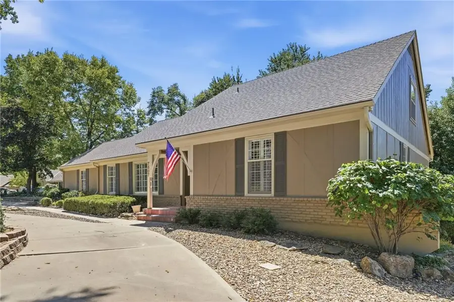 7507 W 101 Terrace, Overland Park, KS 66212 - #2