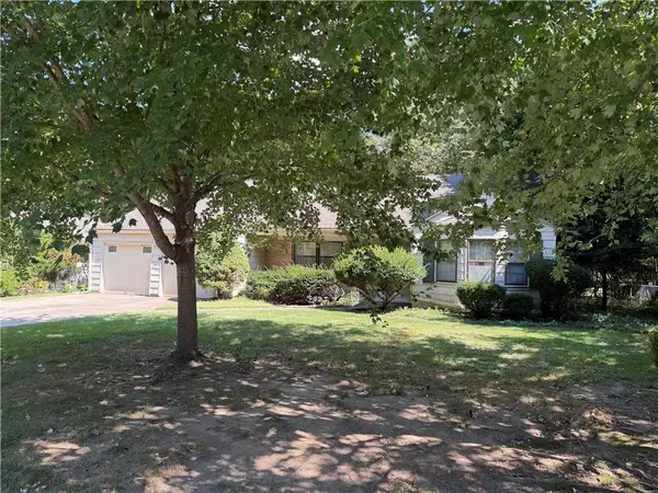 9237 Manor Road, Leawood, KS 66206
