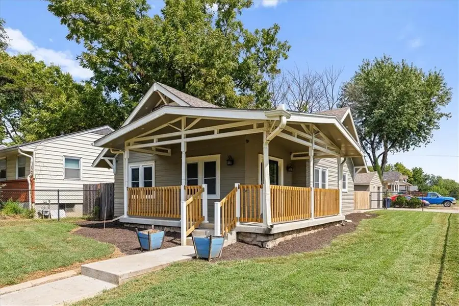 8315 Paseo Boulevard, Kansas City, MO 64131 - #2