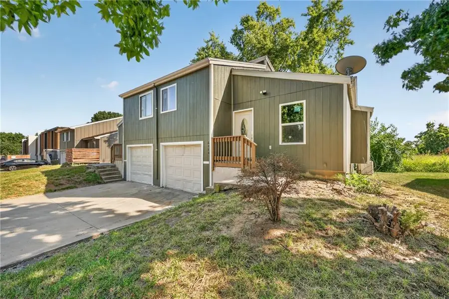 8486 Lane Drive, Raytown, MO 64138 - #3