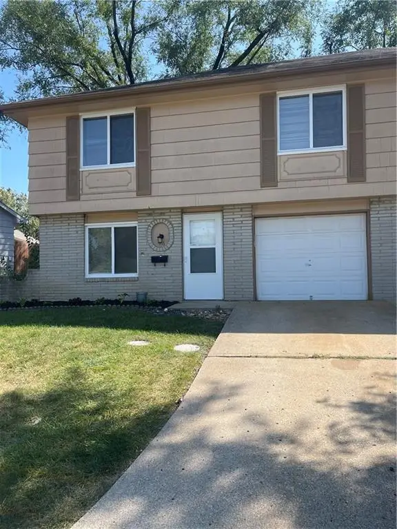 6963 Chapel Woods Lane, Kansas City, MO 64152