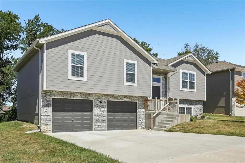 910 NW Hilltop Lane, Grain Valley, MO 64029 - #1