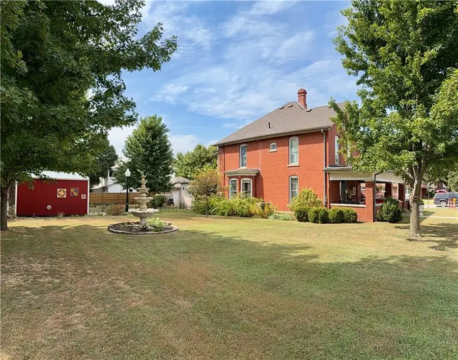 401 E Madison Avenue, Iola, KS 66749 - #2