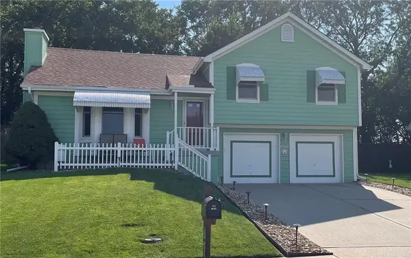6527 Sioux Drive, Parkville, MO 64152