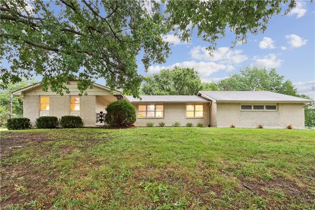 2 Maple Circle, Smithville, MO 64089 - #1