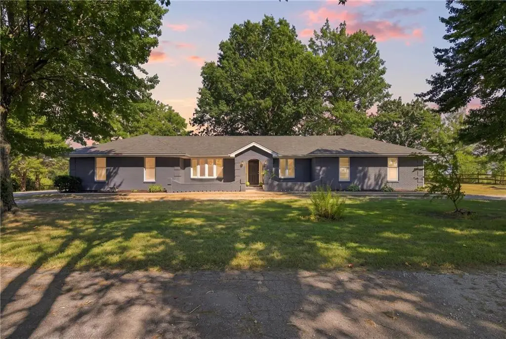 16413 Quinn Road, Smithville, MO 64089 - #1