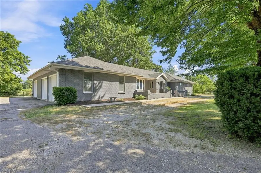 16413 Quinn Road, Smithville, MO 64089 - #3