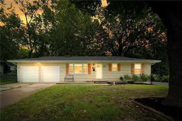 5501 N Highland Avenue, Kansas City, MO 64118