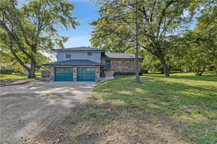 506 S Mulberry Street, Louisburg, KS 66053 - #3