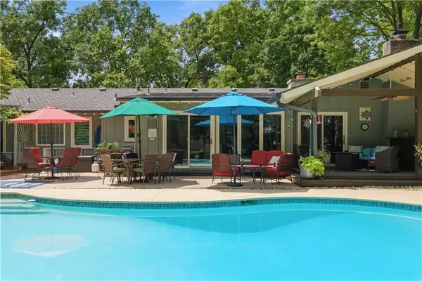 5204 W 83rd Terrace, Prairie Village, KS 66207