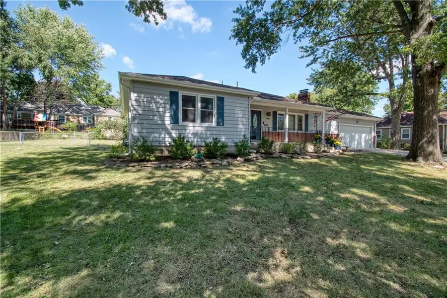 1100 W 96th Terrace, Kansas City, MO 64114 - #2