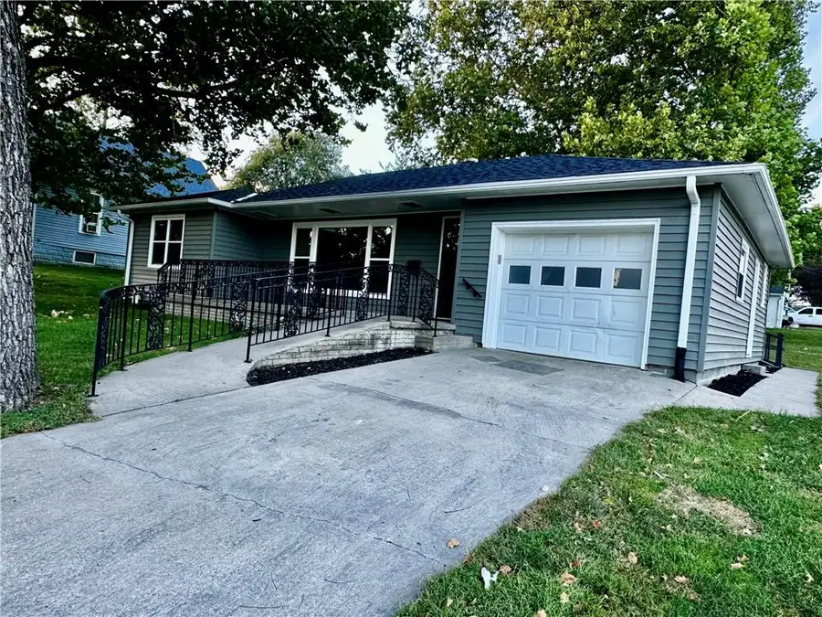203 W 11th Street, Maryville, MO 64468 - #2