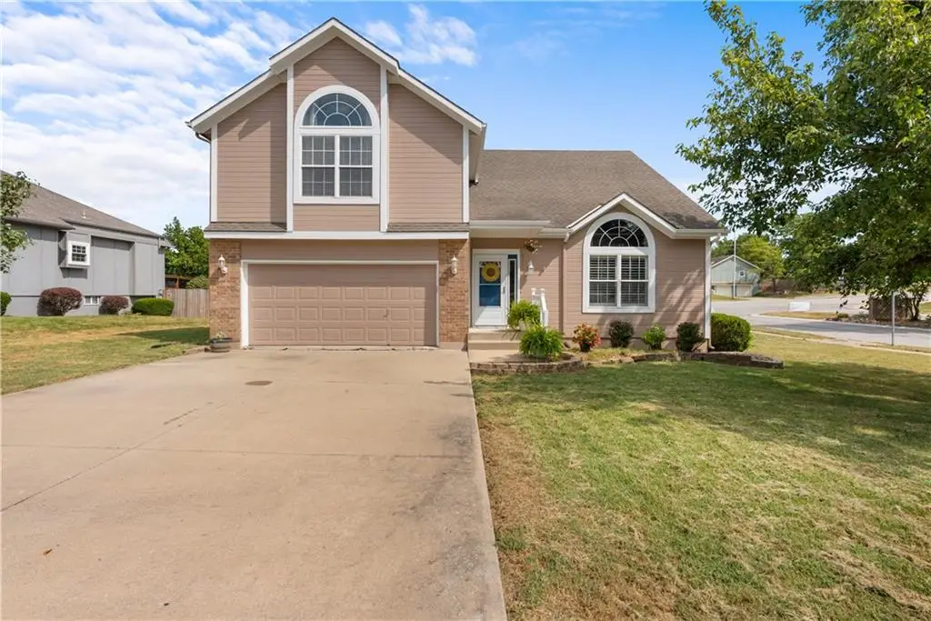 4413 SW Hillside Drive, Lees Summit, MO 64082 - #1