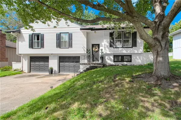912 Canterbury Lane, Liberty, MO 64068