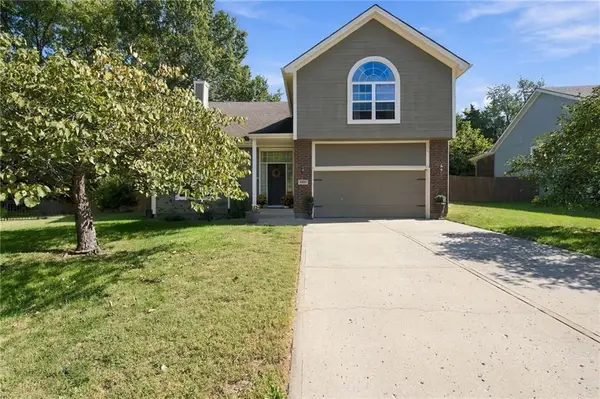 18207 Rollins Drive, Smithville, MO 64089
