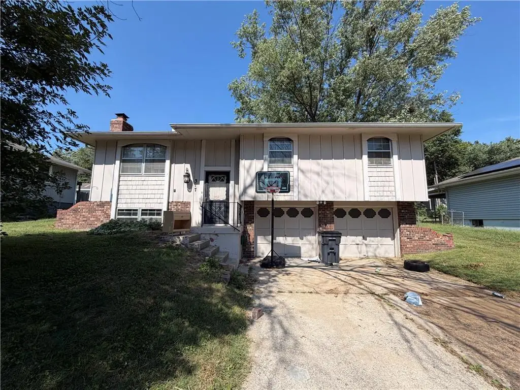 317 Sandstone Drive, Blue Springs, MO 64014 - #1