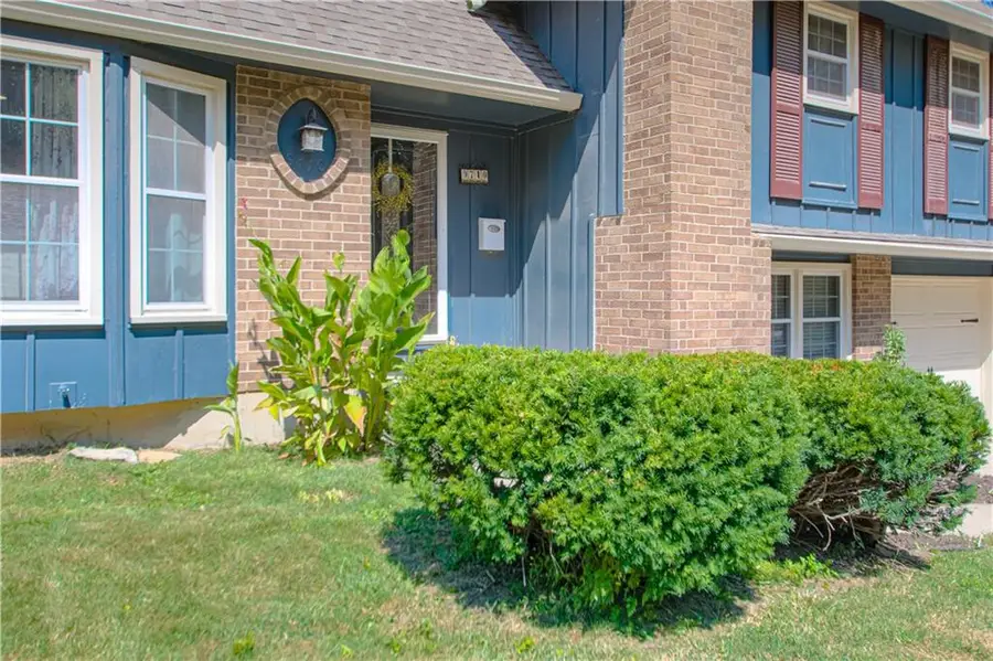 9710 W 91st Place, Overland Park, KS 66212 - #2