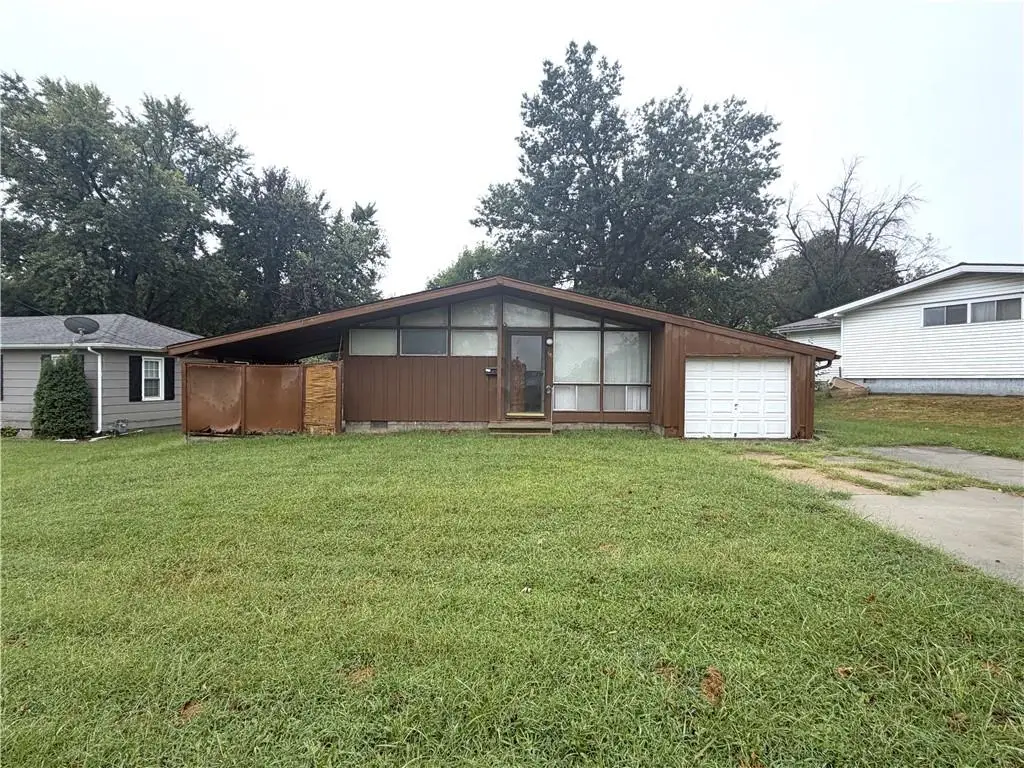 86 11th Street, Chillicothe, MO 64601 - #1