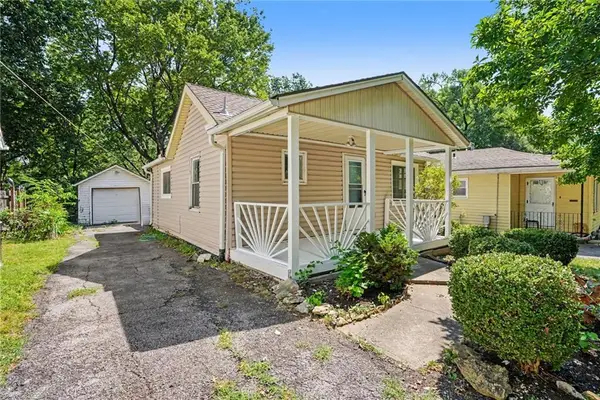 7811 Summit Street, Kansas City, MO 64114