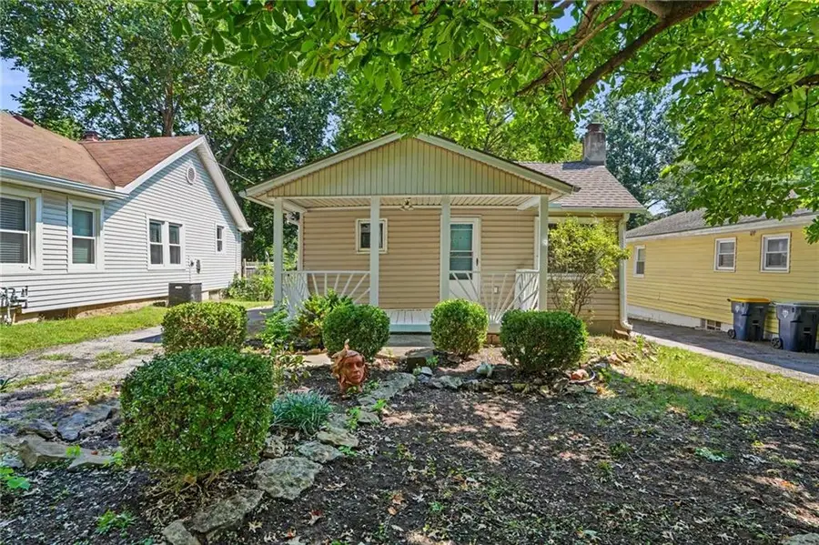 7811 Summit Street, Kansas City, MO 64114 - #2