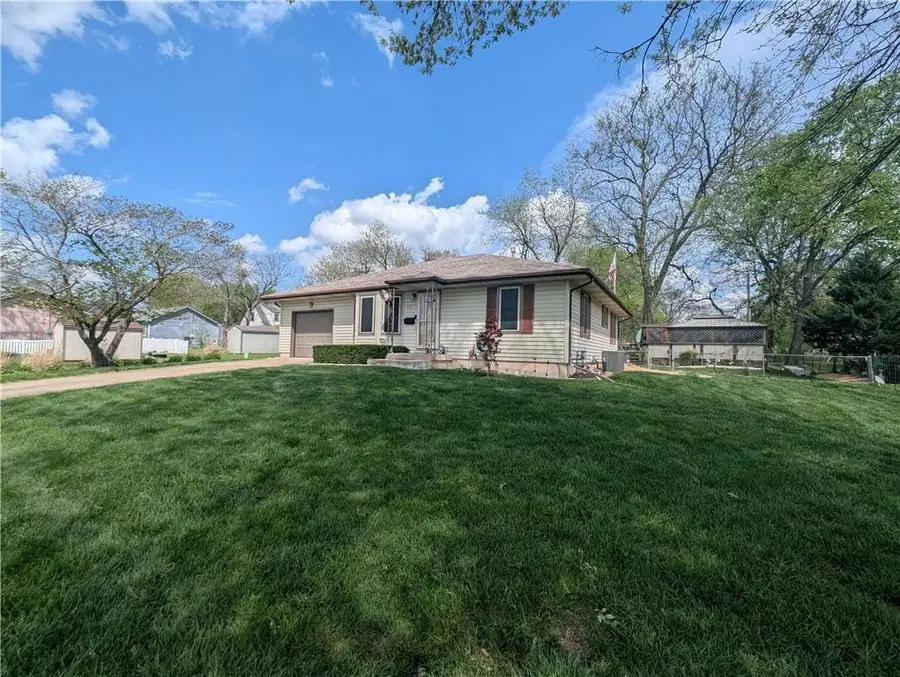701 S Oakland Street, Harrisonville, MO 64701 - #2