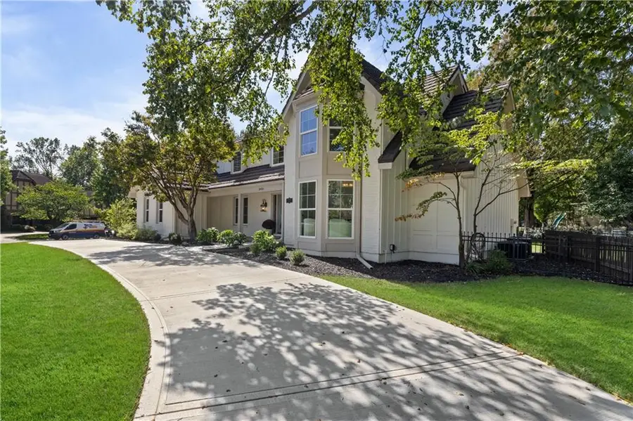 10426 Alhambra Street, Overland Park, KS 66207 - #3