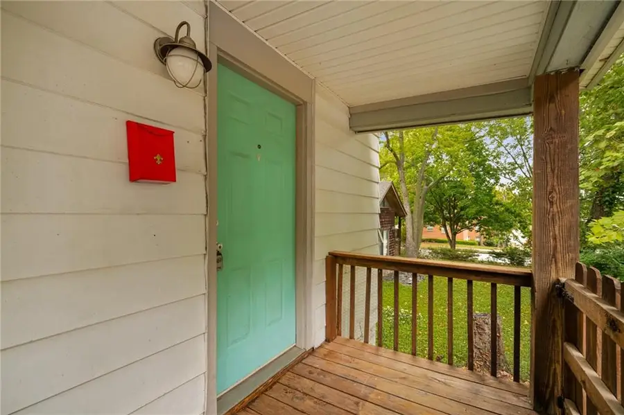 1406 W 45th Street, Kansas City, MO 64111 - #2