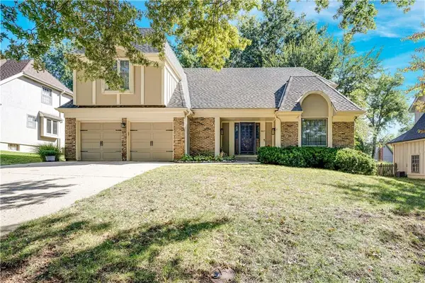 8017 W 115th Terrace, Overland Park, KS 66210