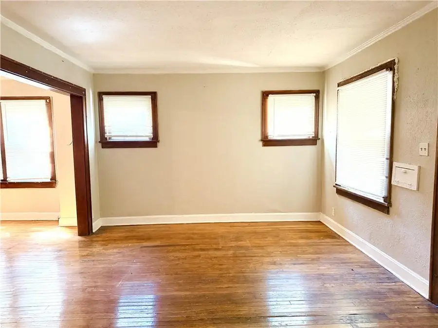 5233 Highland Avenue, Kansas City, MO 64110 - #3