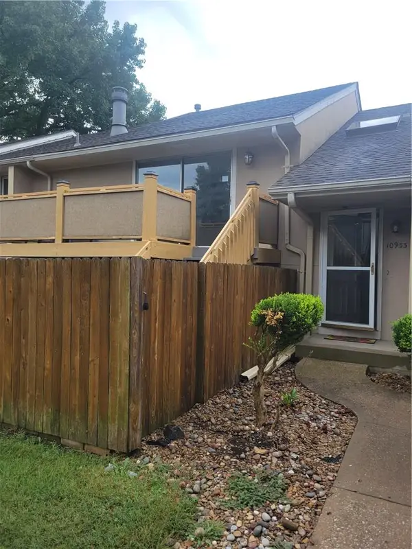 10933 Gillette Street, Overland Park, KS 66210