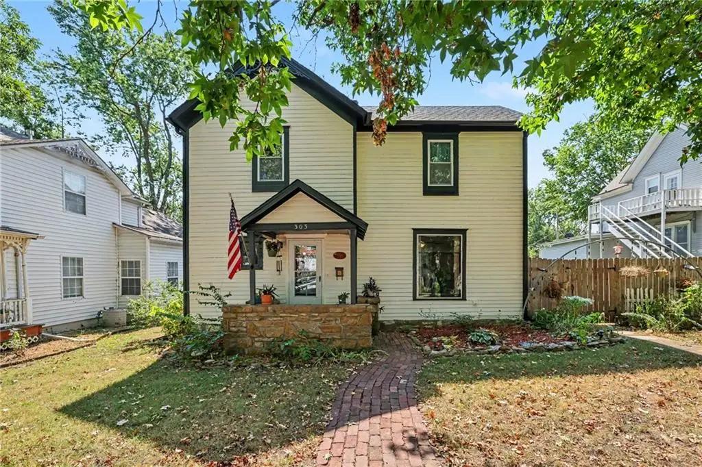 303 E Wea Street, Paola, KS 66071 - #1