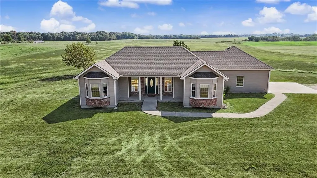 68 E 1100 Road, Baldwin City, KS 66006 - #1