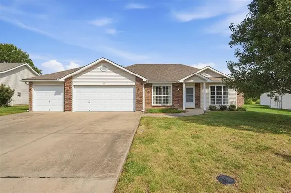 728 Country Lane, Raymore, MO 64083