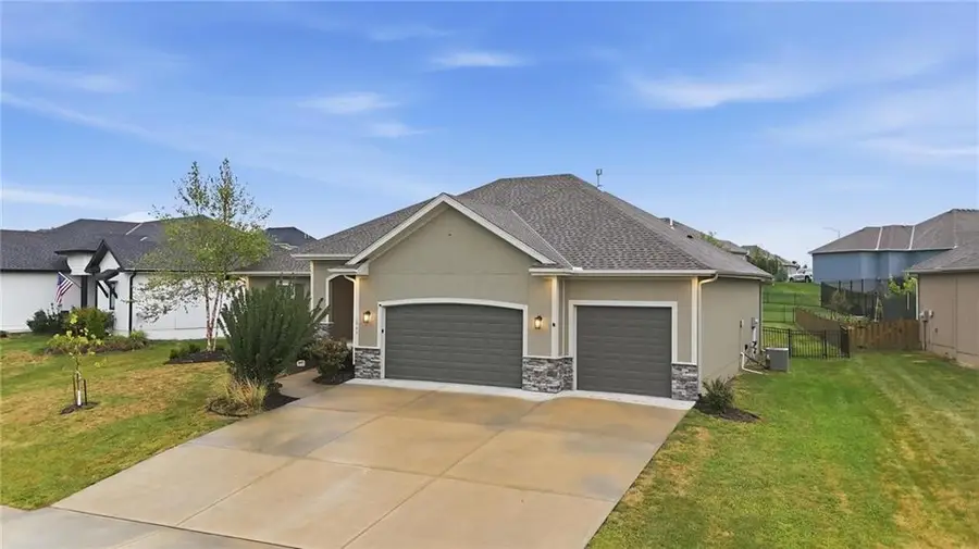 1067 SW Conch Circle, Lees Summit, MO 64064 - #3