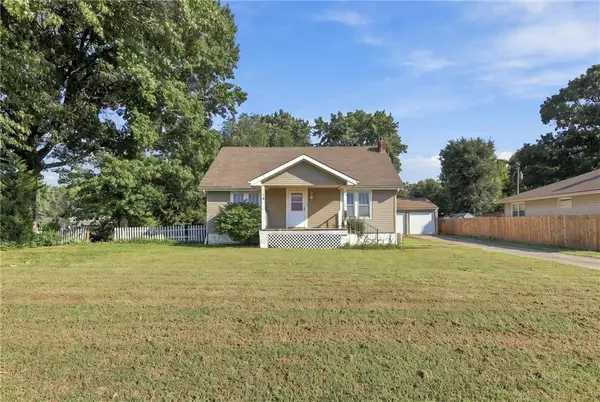 219 W 4th Street, Tonganoxie, KS 66086