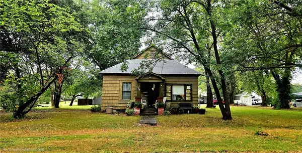 903 E 10th Street, Pittsburg, KS 66762