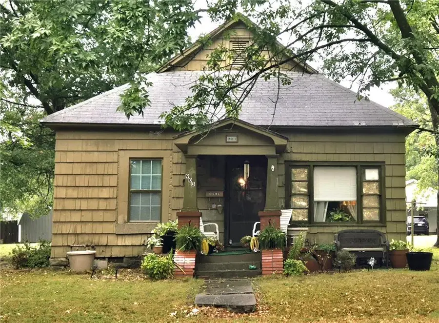 903 E 10th Street, Pittsburg, KS 66762 - #2