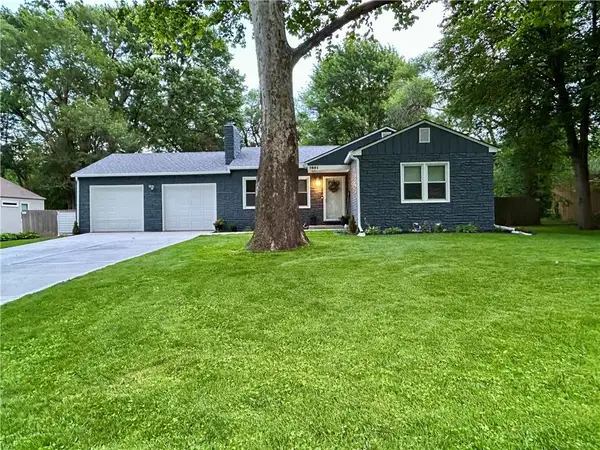 7601 Hemlock Street, Overland Park, KS 66204